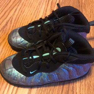 Nike foams size 10c